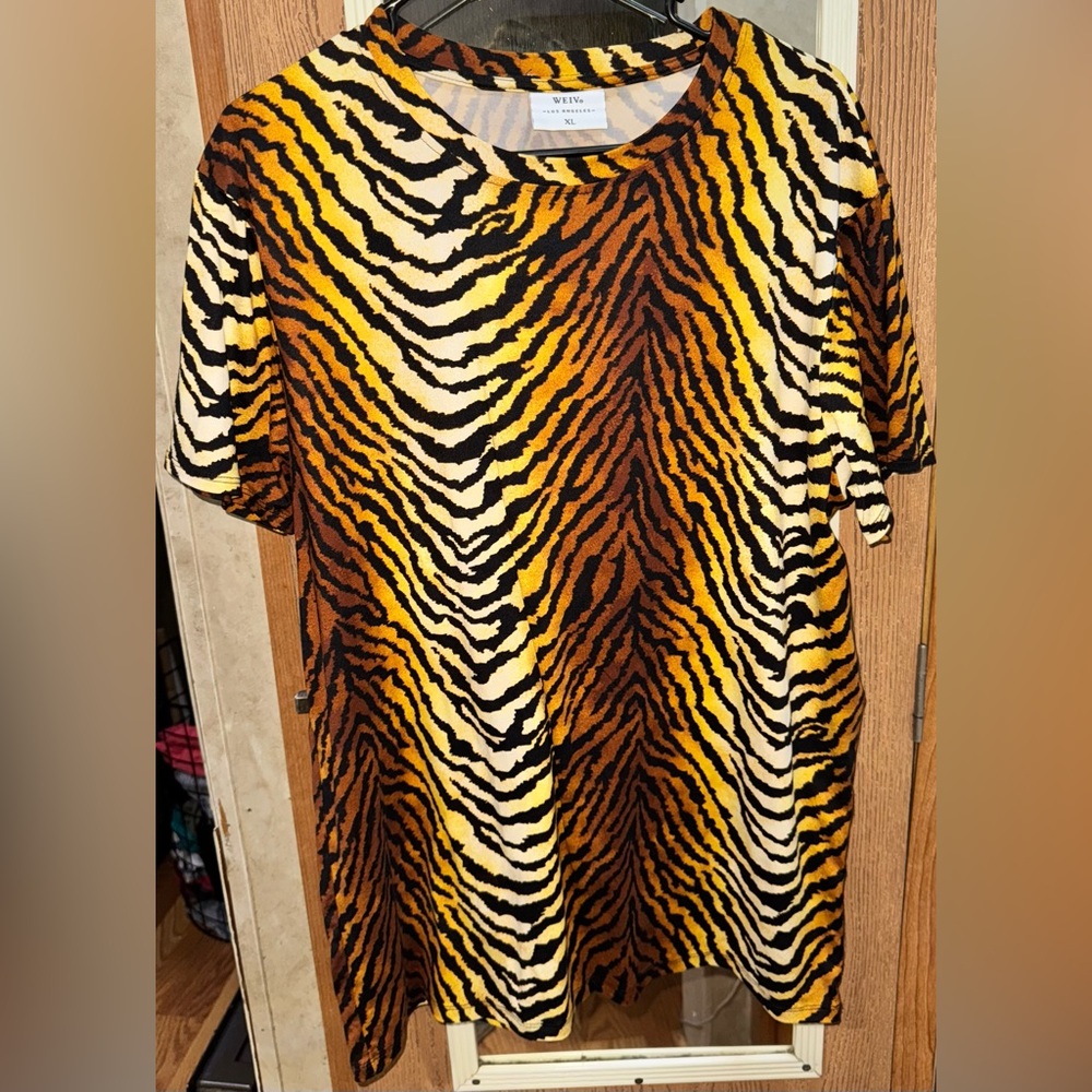 WEIV Los Angeles Tiger Stripe Animal Print Tee – Men’s XL